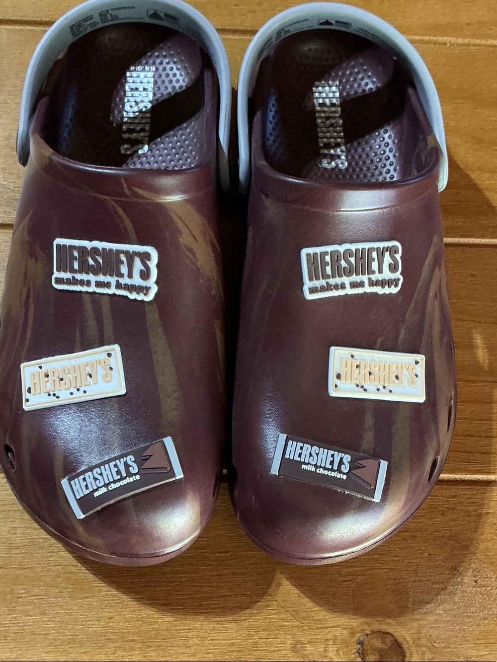 Hersheys Children’s Brown Clogs Swivel Strap Sz 5
